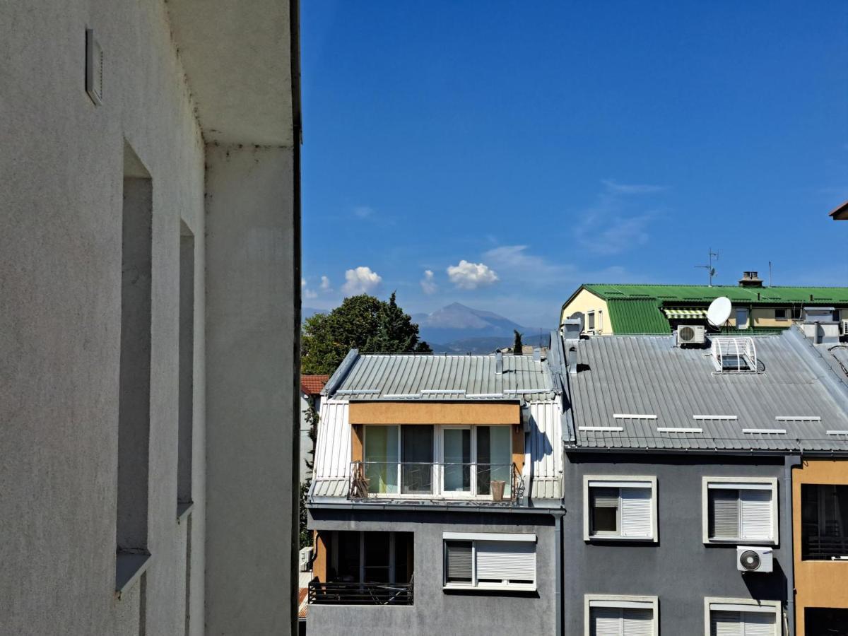 Bright Top Floor Apartment With Free Parking スコピエ エクステリア 写真