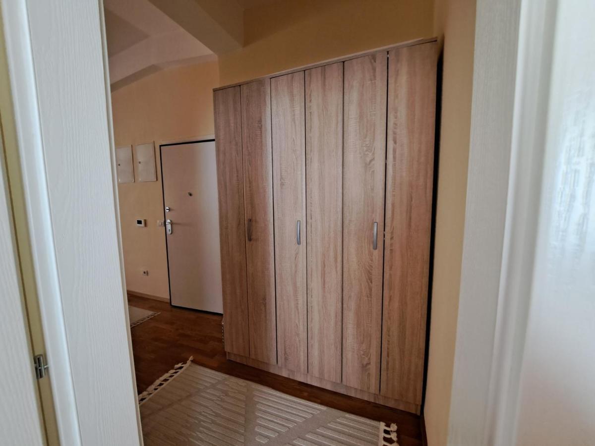 Bright Top Floor Apartment With Free Parking スコピエ エクステリア 写真