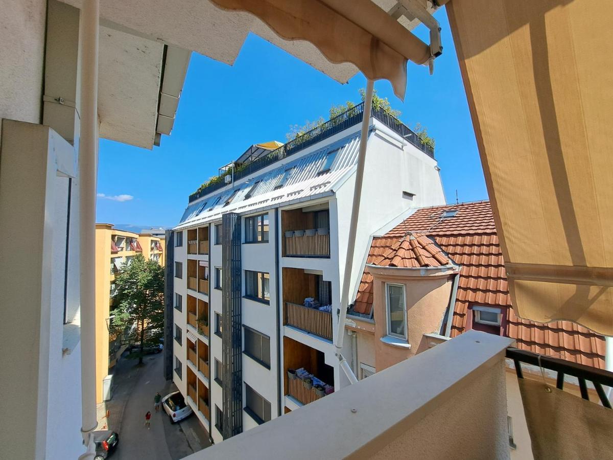Bright Top Floor Apartment With Free Parking スコピエ エクステリア 写真